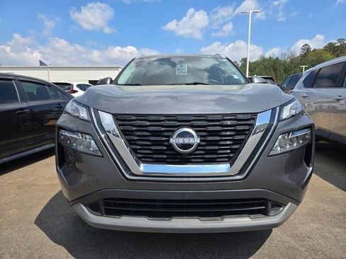 Used 2023 Nissan Rogue SV w/ SV Premium B Package image 3