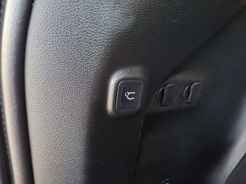 Used 2019 Jeep Cherokee Limited AWD/4WD image 28
