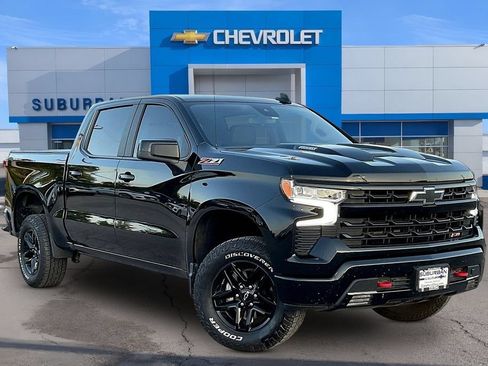 Used 2024 Chevrolet Silverado 1500 LT Trail Boss w/ Convenience Package II AWD/4WD image 2