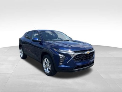 Used 2024 Chevrolet Trax LS w/ LS Convenience Package FWD image 7