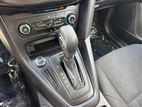 Used 2015 Ford Focus SE FWD image 28