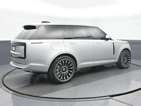 Used 2023 Land Rover Range Rover SE AWD/4WD image 3