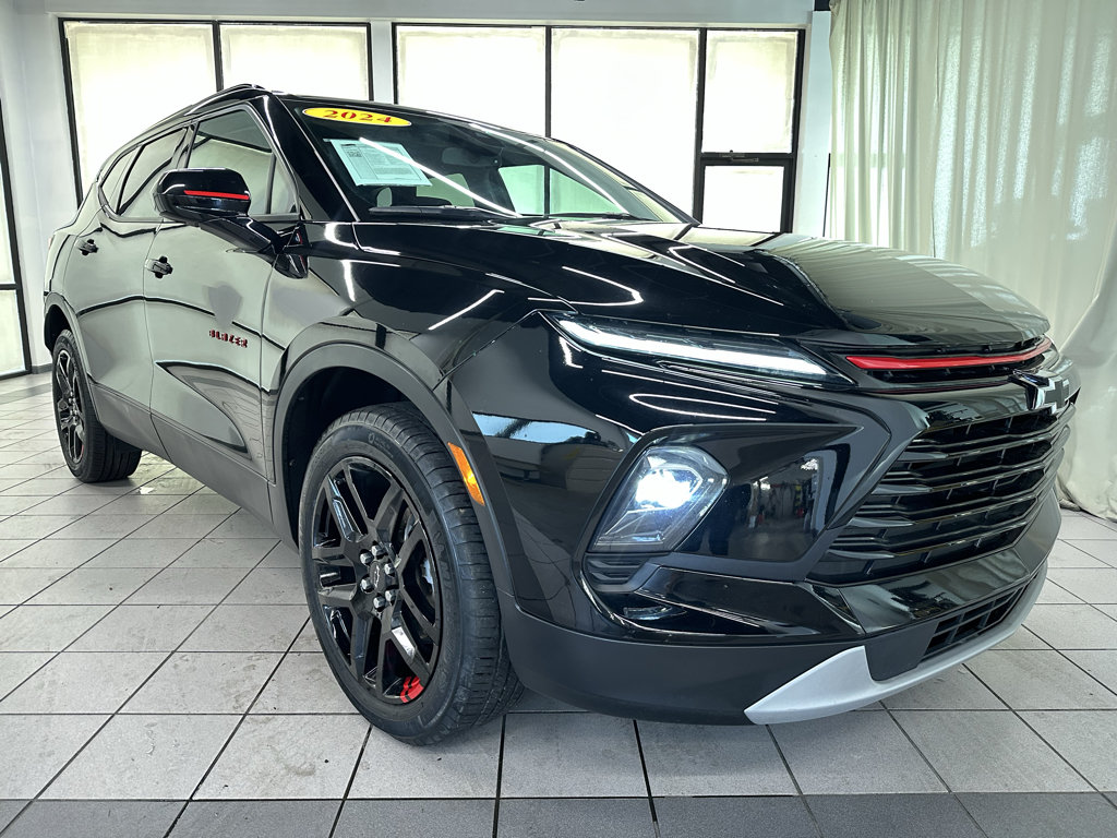 Used 2024 Chevrolet Blazer LT w/ Redline Edition FWD image 2