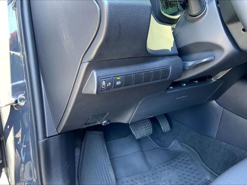 Certified 2025 Toyota Corolla SE w/ SE Premium Package FWD image 33