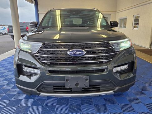 Used 2022 Ford Explorer XLT w/ Equipment Group 202A image 2