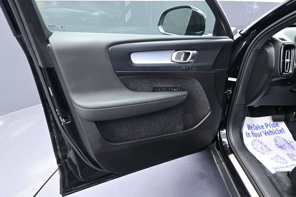 Used 2025 Volvo XC40 B5 Core AWD/4WD image 28