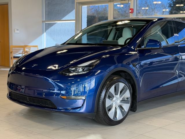 Used 2023 Tesla Model Y Long Range AWD/4WD image 3