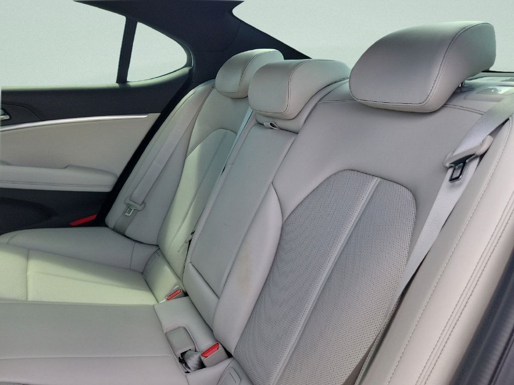 Used 2025 Genesis G70 2.5T RWD image 10