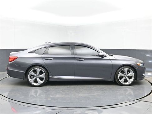 Used 2018 Honda Accord Touring image 11