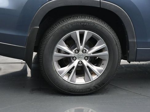 Used 2015 Toyota Highlander XLE FWD image 10