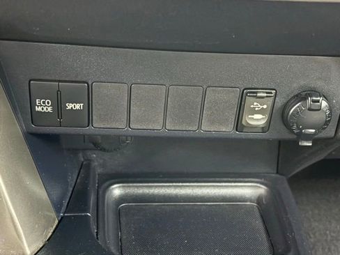 Used 2013 Toyota RAV4 XLE image 26