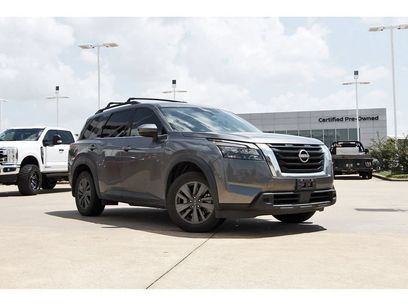 Used 2023 Nissan Pathfinder SV