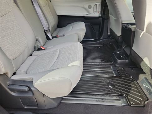 Used 2025 Toyota Sienna LE image 25