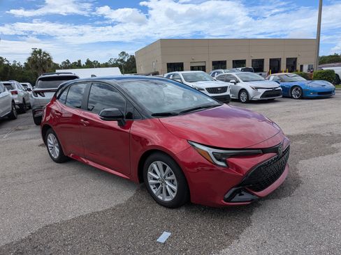 Used 2025 Toyota Corolla SE FWD image 1