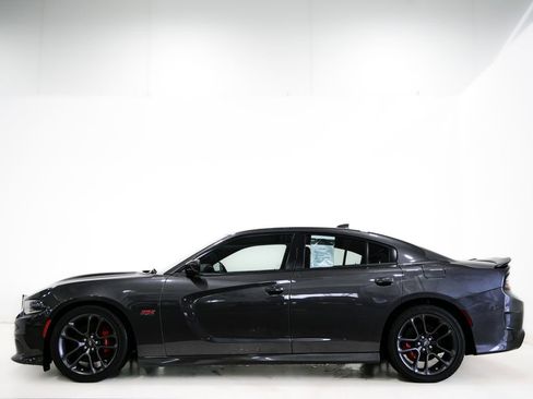 Used 2022 Dodge Charger Scat Pack w/ Harman/Kardon Audio Group RWD image 5