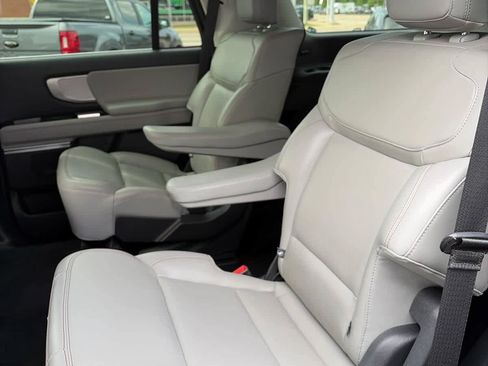 Certified 2025 Ford Expedition Active AWD/4WD image 26