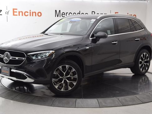 Used 2025 Mercedes-Benz GLC 350e 4MATIC image 2