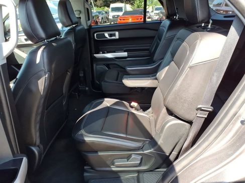 Used 2023 Ford Explorer XLT w/ Equipment Group 202A AWD/4WD image 11