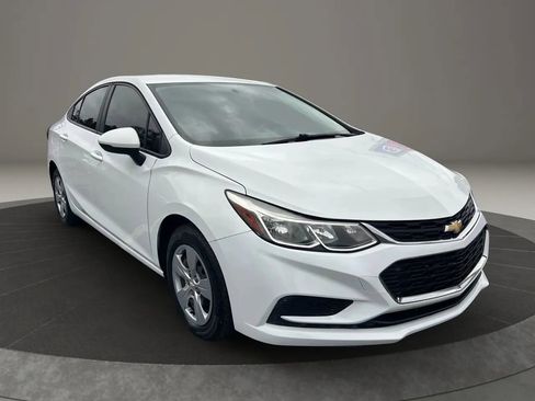 Used 2018 Chevrolet Cruze LS image 2