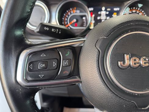 Used 2019 Jeep Wrangler Unlimited Sahara AWD/4WD image 19