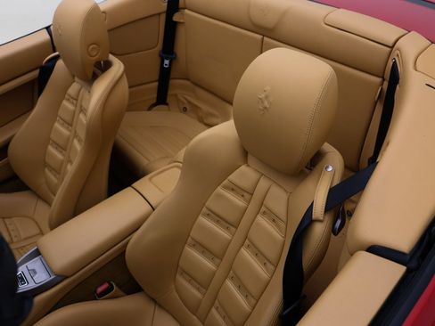 Used 2010 Ferrari California RWD image 34