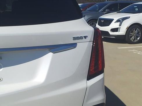 New 2025 Cadillac XT5 Luxury image 11