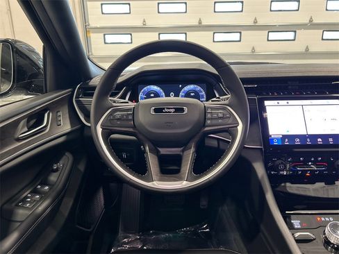New 2025 Jeep Grand Cherokee Limited w/ Luxury Tech Group II image 26