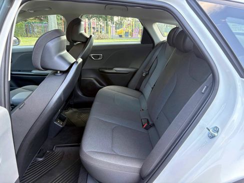 Certified 2025 Kia K4 FWD image 28