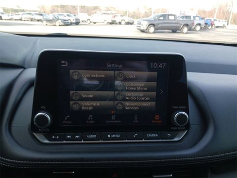 Used 2024 Nissan Rogue SV image 20