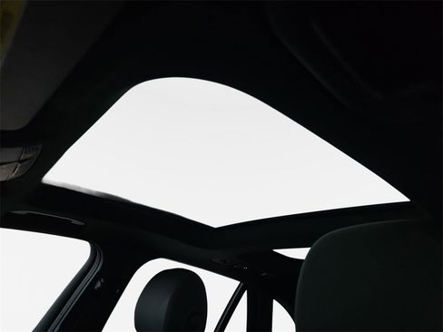 Used 2019 Mercedes-Benz GLC 300 image 32