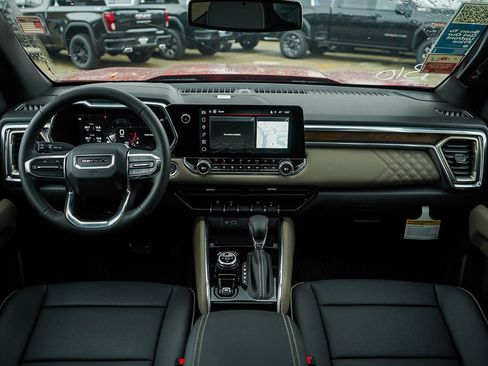 New 2026 GMC Canyon Denali image 12