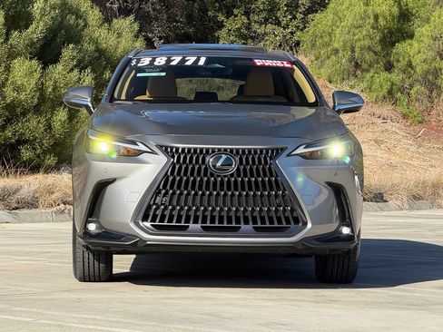 Certified 2025 Lexus NX 250 FWD w/ Cold Area Package image 5