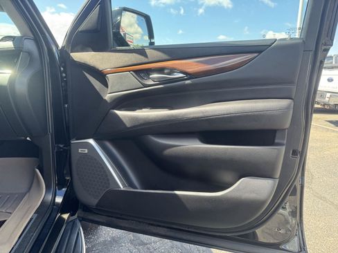 Used 2020 Cadillac Escalade ESV Luxury AWD/4WD image 29
