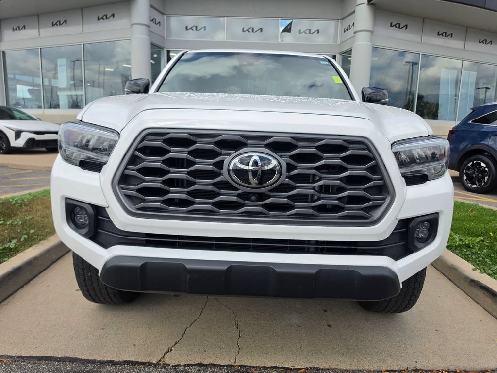 Used 2023 Toyota Tacoma TRD Off-Road w/ Advanced Technology Package AWD/4WD image 2