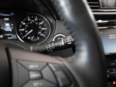 Used 2017 Nissan Rogue SV w/ SV Premium Package AWD/4WD image 14