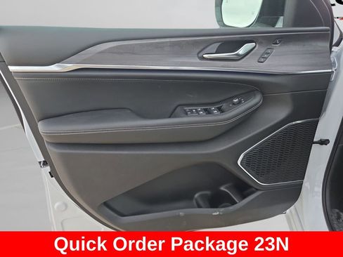 New 2025 Jeep Grand Cherokee L Overland w/ Luxury Tech Group IV AWD/4WD image 13