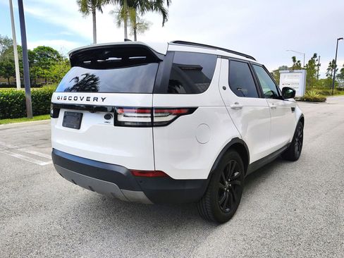 Used 2017 Land Rover Discovery SE image 6