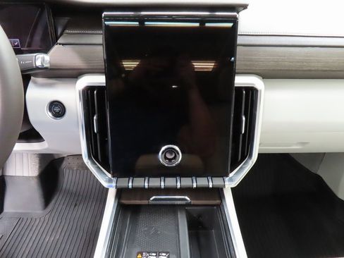 Used 2025 GMC Acadia Denali image 14