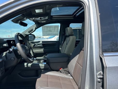 New 2026 Chevrolet Suburban High Country image 7