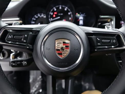 Certified 2026 Porsche Macan AWD/4WD image 14
