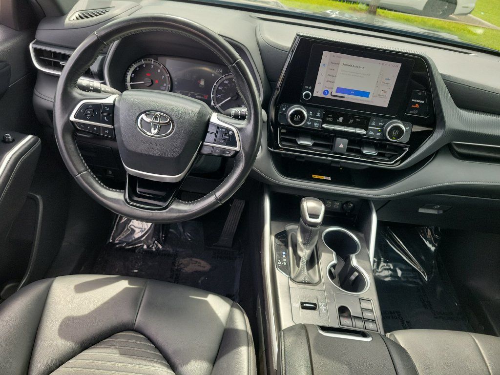 Used 2024 Toyota Highlander XSE FWD image 28
