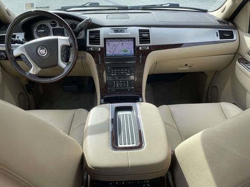 Used 2014 Cadillac Escalade Premium image 16