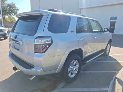 Used 2022 Toyota 4Runner SR5 Premium image 6