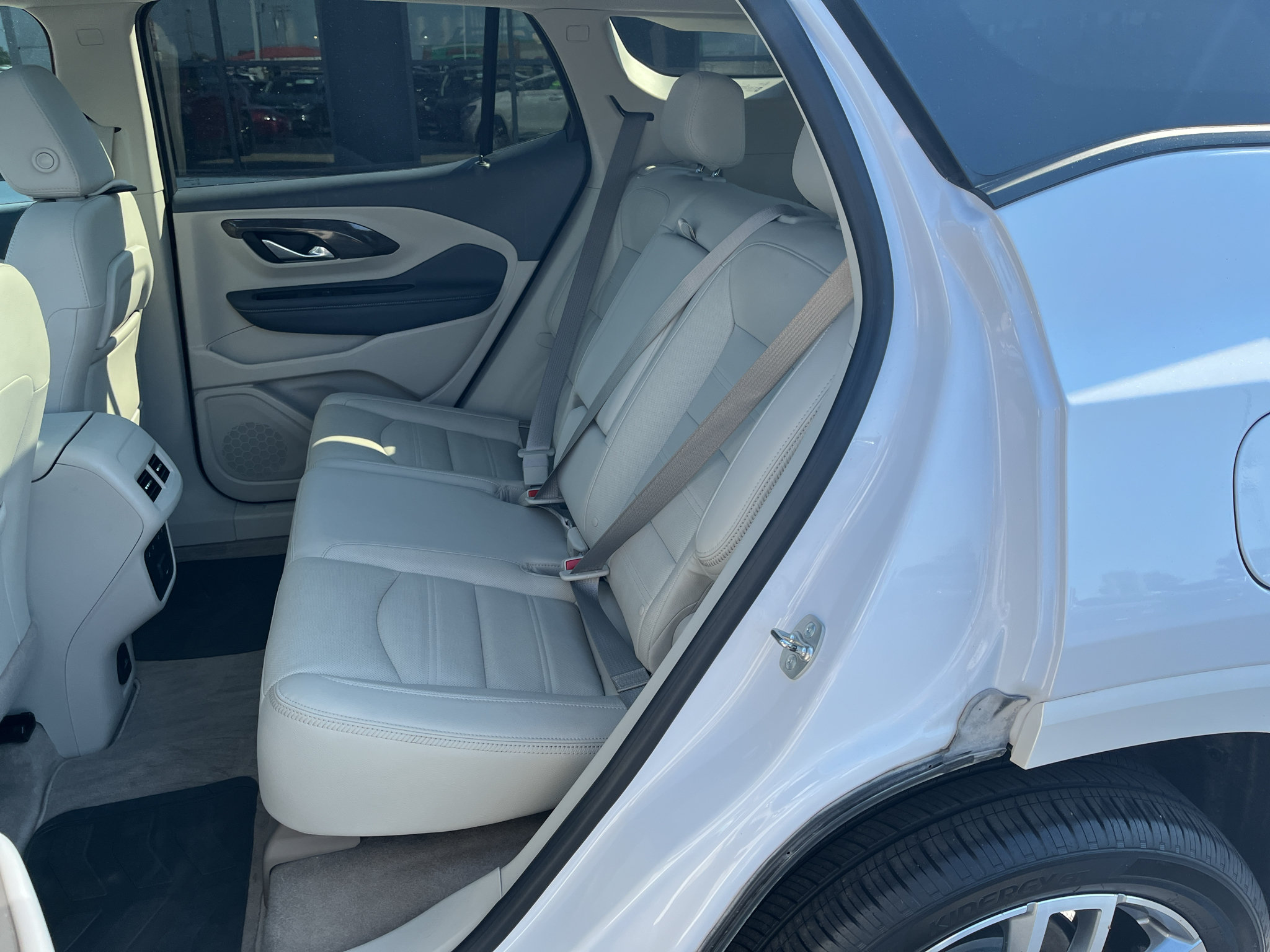 Used 2024 GMC Terrain Denali w/ Denali Premium Package AWD/4WD image 38
