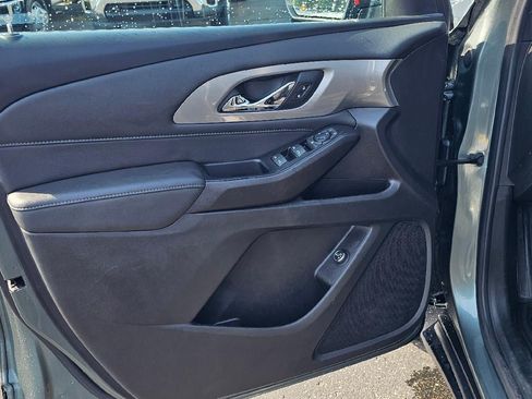 Used 2023 Chevrolet Traverse LT FWD image 9