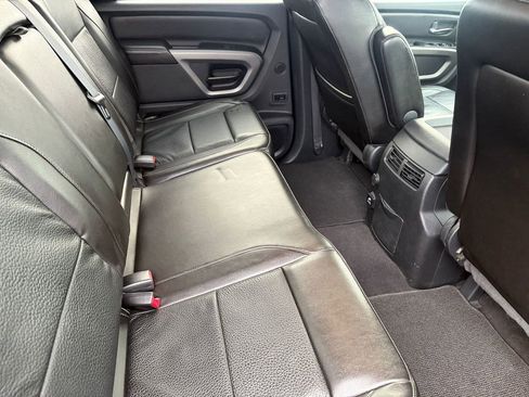 Used 2015 Nissan Titan SL image 15