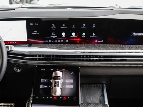 Used 2025 Cadillac Escalade V image 11