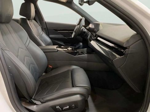 Used 2024 BMW 530i RWD image 41