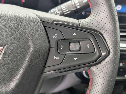 Used 2025 Chevrolet Trax RS w/ Sunroof Package image 19