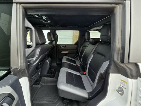 Used 2023 Ford Bronco Black Diamond w/ Sasquatch Package image 36